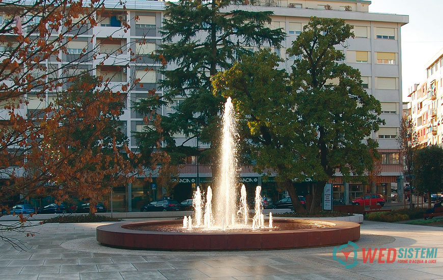 Fountain with pine-tree nozzle, Pordenone