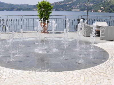 Fontana sul lago di Como